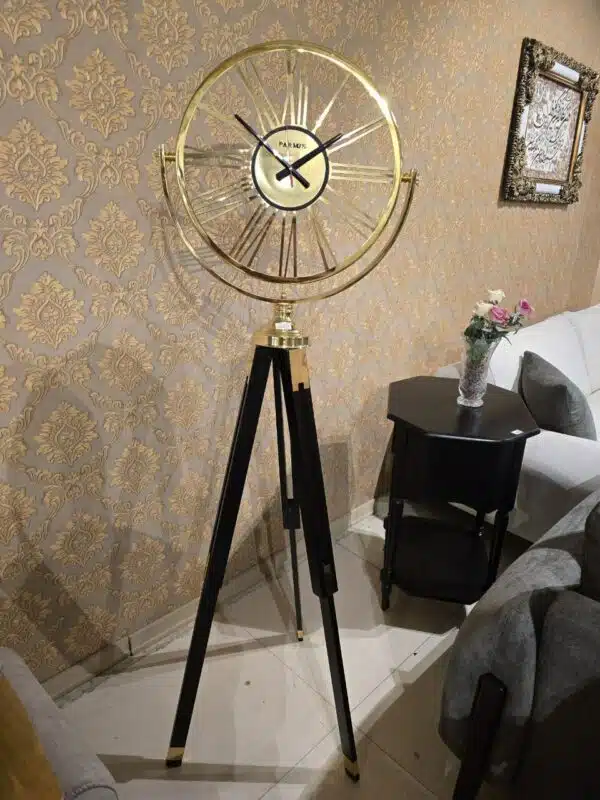 ساعت ایستاده بزرگ